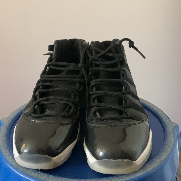 Shoes - Picture 2 of 5